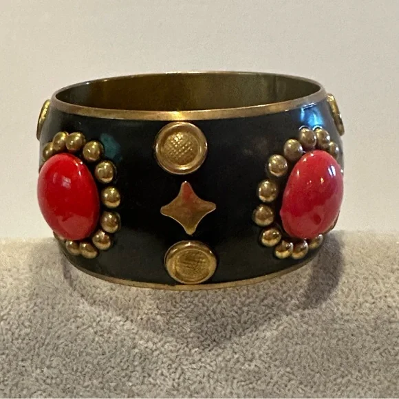 BOHO Metal Bracelet brass tone w/ red round beads - Picture 3 of 9